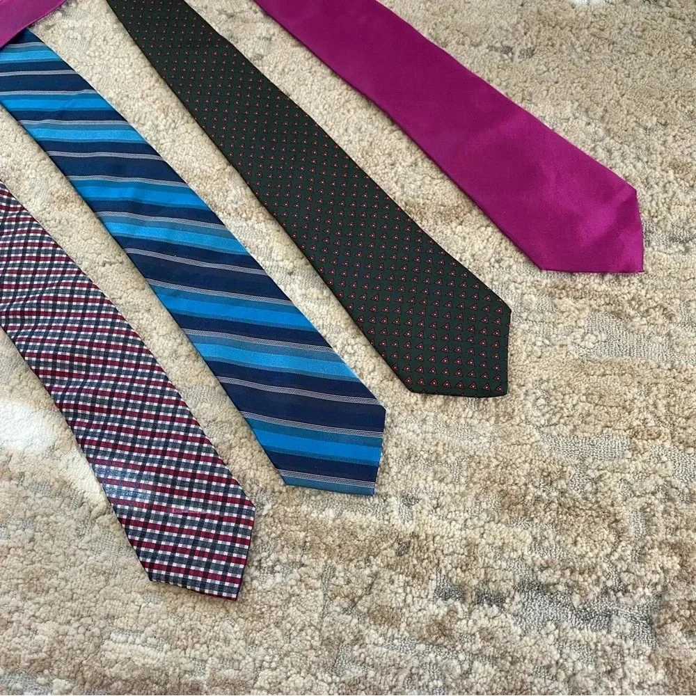 Calvin Klein Green And Red 100% Silk Neck Tie Italian Design
